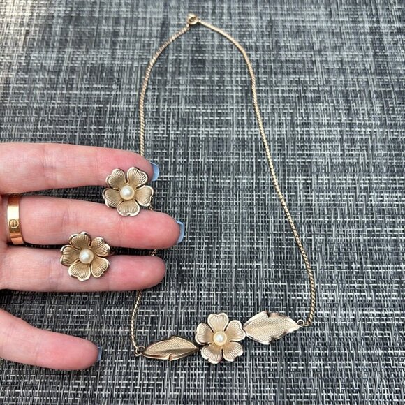 Loran Sim Vintage Elegant Rose Gold Tone Flower Pearl Necklace And Earrings Set - Picture 1 of 11